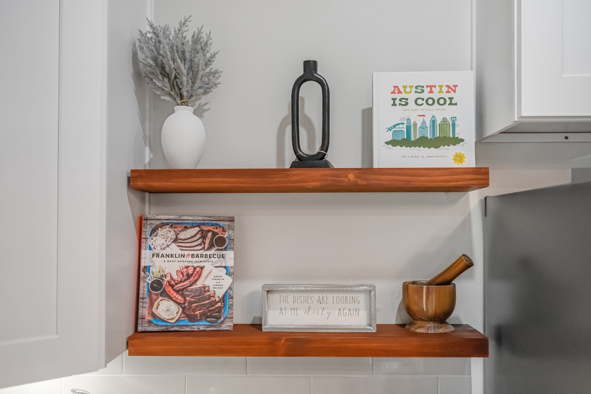 Historic Bungalow | Private Mini Golf | Near UT-DT