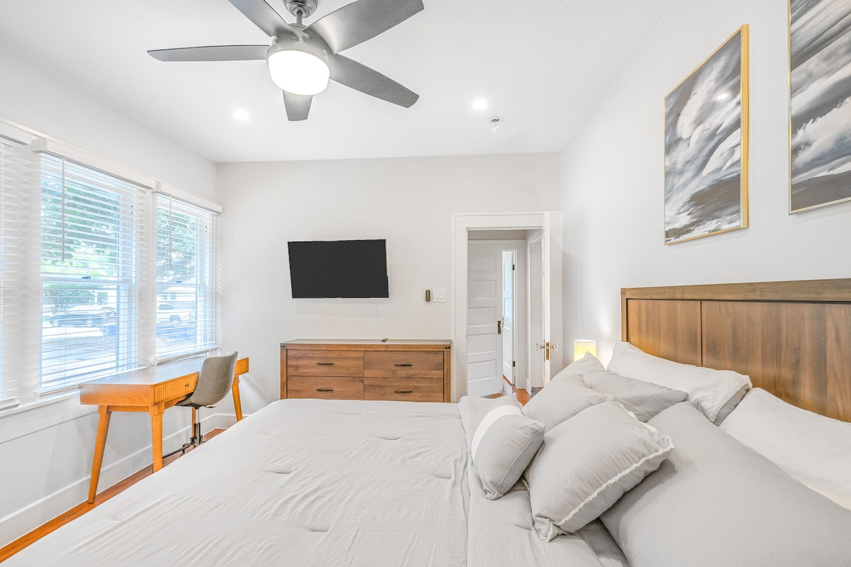 Historic Bungalow | Private Mini Golf | Near UT-DT