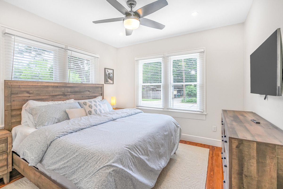 Historic Bungalow | Private Mini Golf | Near UT-DT