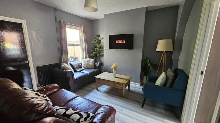 Entire 3 Bed House In Gloucester - ペインスウィック