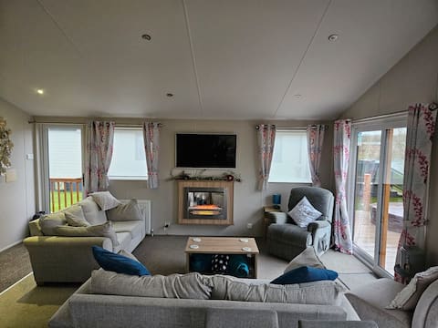 Top Airbnb: Waters Edge, indulgence Lodge in Tattershall