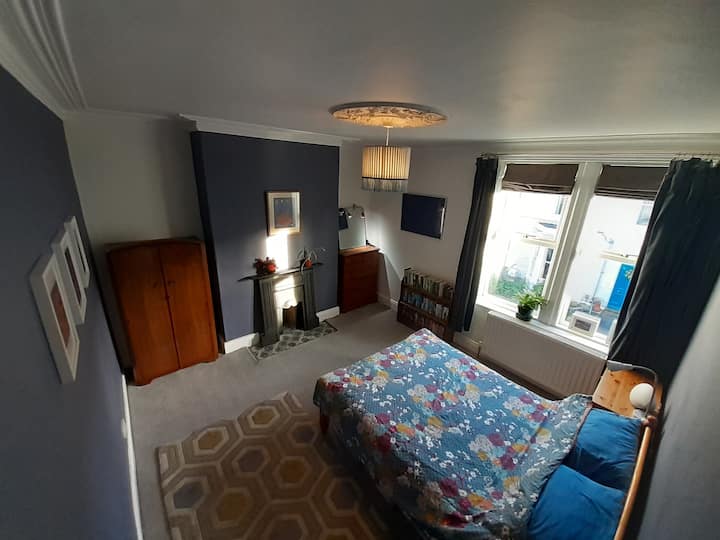 Ფართო ორადგილიანი საძინებელი