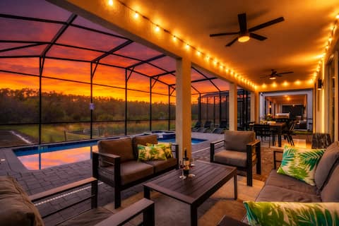 Luxury 9BR Gem: Heated Pool, Theater & Theme Rooms