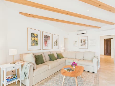Top Airbnb: Villa Los Pinos - luxurious villa with sea view in Almuñécar