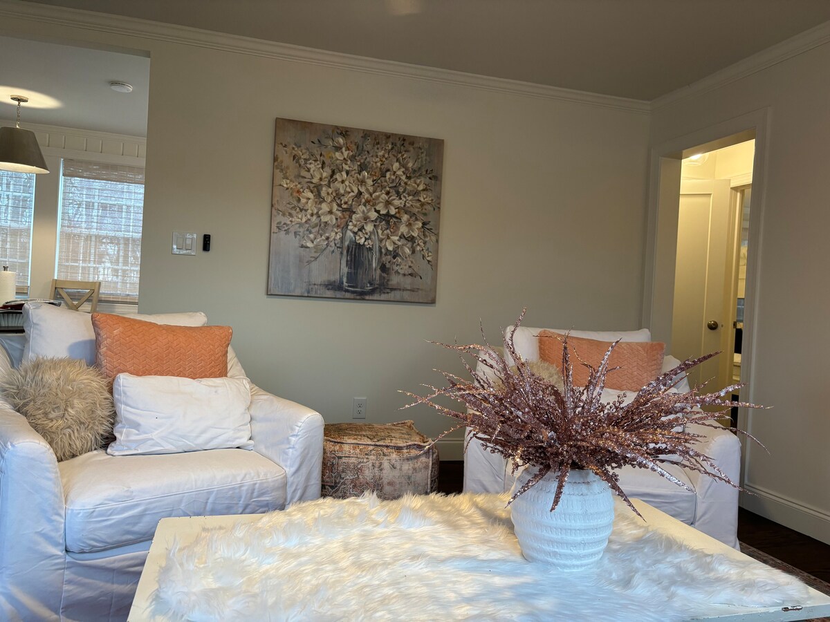 Top Airbnb: The Red Dor in South Nashville