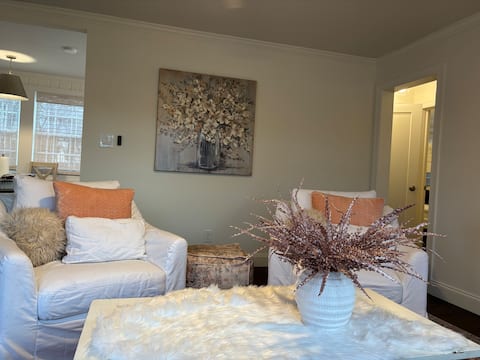 Top Airbnb: The Red Dor in Berry Hill