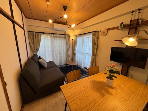 3 mins to Keikyu Kawasaki Station, 5 mins to JR Kawasaki Station! 2 beds, 2 sofa beds, max 4 people,