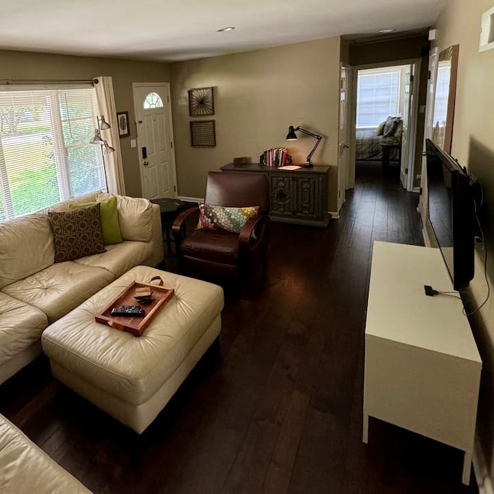 Cozy House In The Heart Of Kansas City - Kansas City, MO
