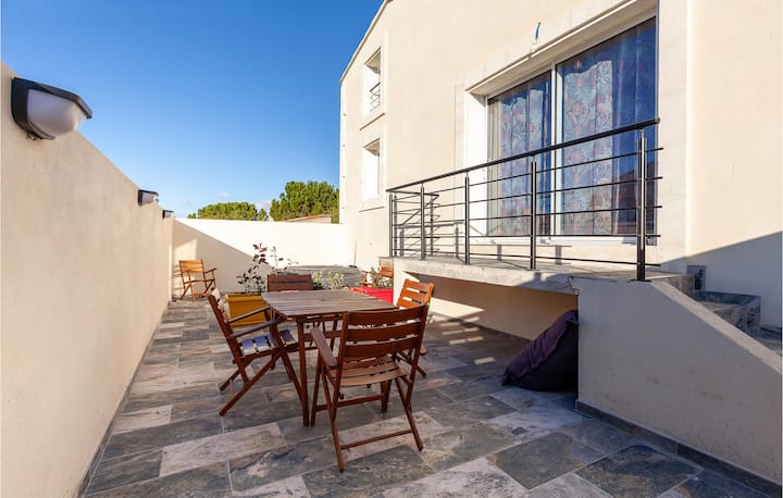 Nice Apartment In Eyragues With Wifi - Graveson