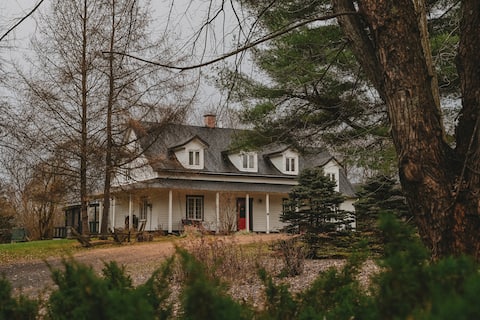 Augustin Historical House – Large House/Inn