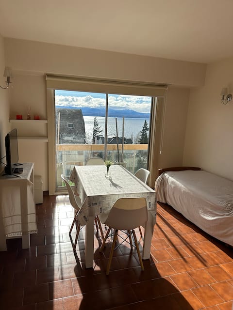 Top Airbnb: Unique view! Downtown! Great location. en San Carlos De Bariloche