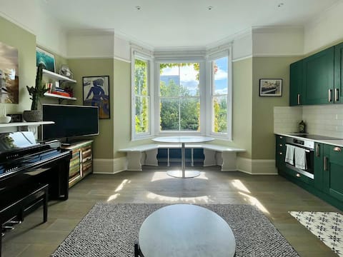 Top performing Airbnb: Beautiful flat in Clapham in Greater London