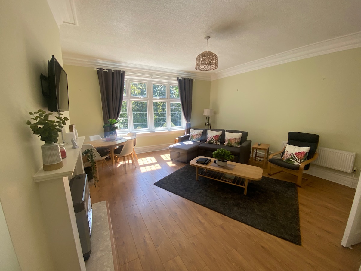 Beliebte Airbnb-Anzeige: Spacious Victorian flat next to Roundhay Park in Shadwell