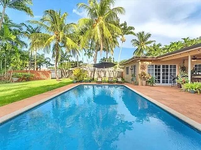 Beautiful house close to Beach and hard rock