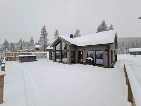 SM Fjellhytte with jacuzzi