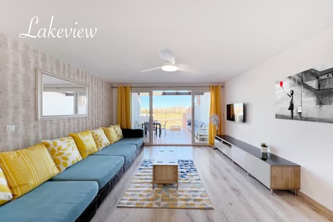 Top Airbnb: Stunning Lakeview Penthouse en Torre Pacheco