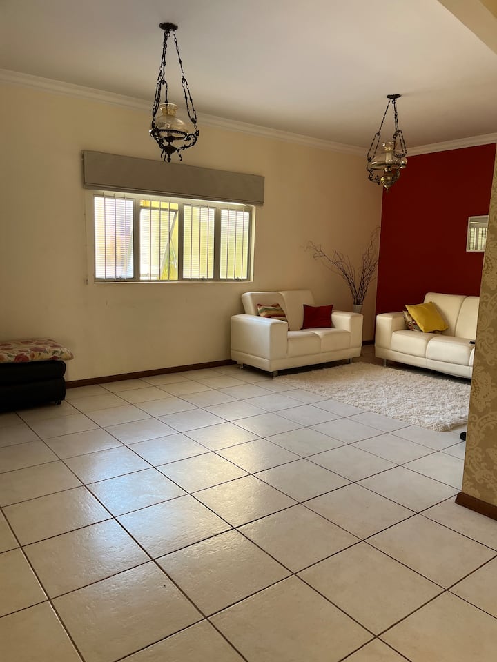 Casa Confortável Com Piscina - Presidente Prudente