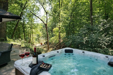 Winter Retreat: Hot Tub, Fire Place 5 Beds Near ND