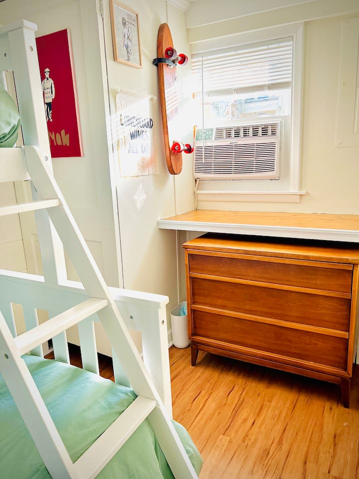 חדר שינה 2: מיטה זוגית/קווין