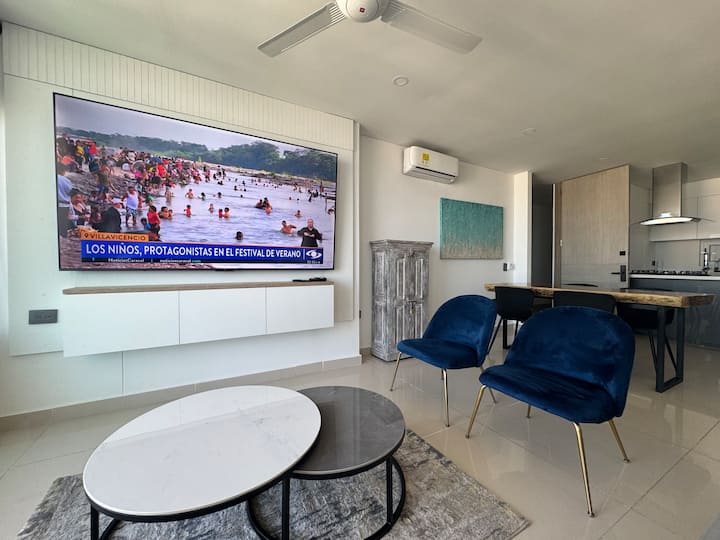  Най-големият телевизор в Airbnb в Баранкиля, 90 инча, няма нищо по-добро от това. 