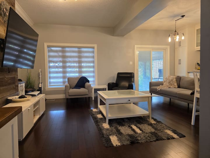 Terra Rosa Villa- Includes Separate Apartment - カナダ キッチナー