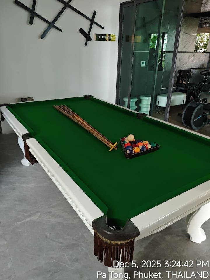 Pool table
