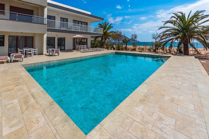 Penthouse on the beach Roses!