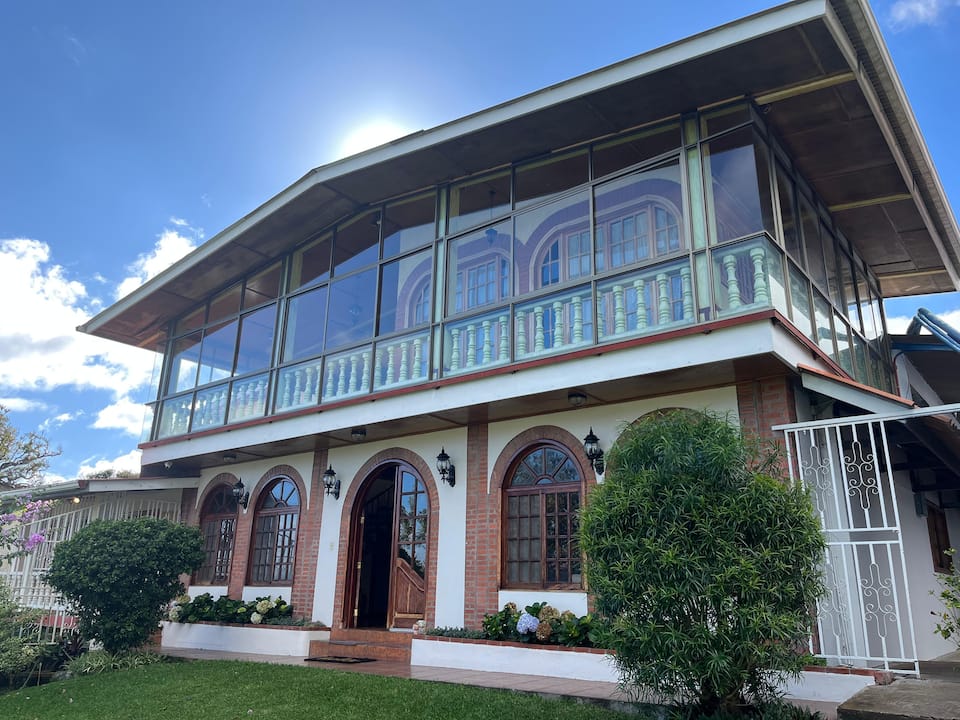Top-earning Airbnb listing in Los Naranjos, 6 bedrooms