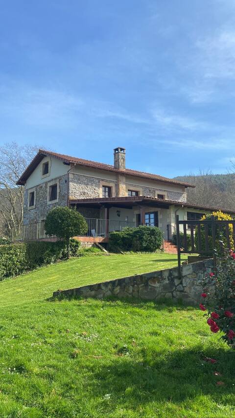 Country house with pool in Cantabria