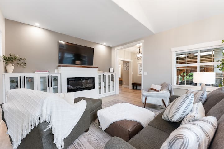 The Modern Manor - Puyallup, WA