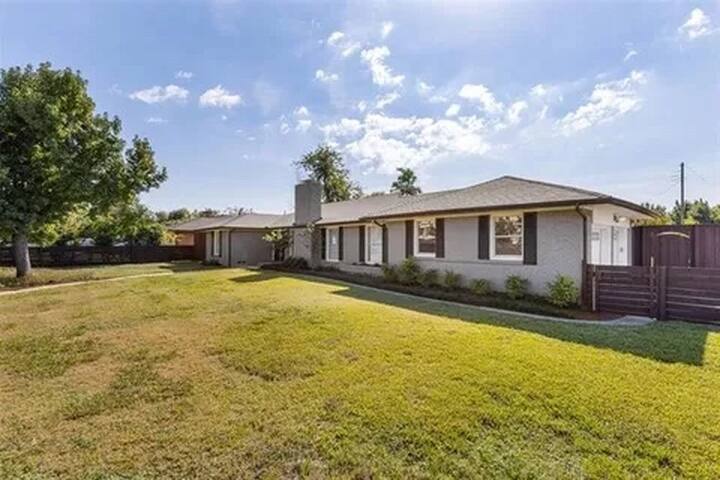 Holiday Getaway w/ Pool & Cinema in Preston Hollow gallery image 3