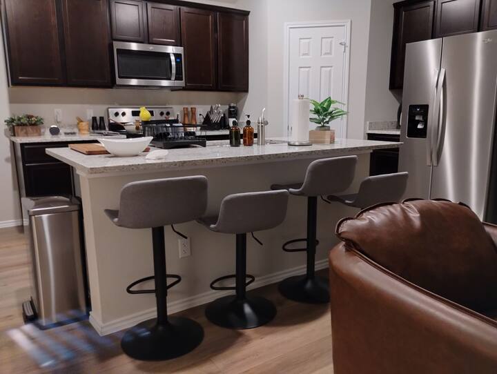 Professional Retreat Haven Houses for Rent in Lorena, Texas, United