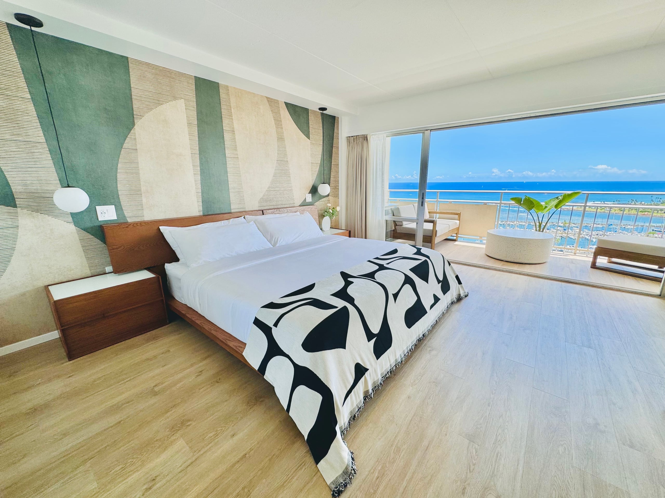 Condo in Honolulu · ★4.97 · 1 bedroom · 2 beds · 1 shared bath - Image 5