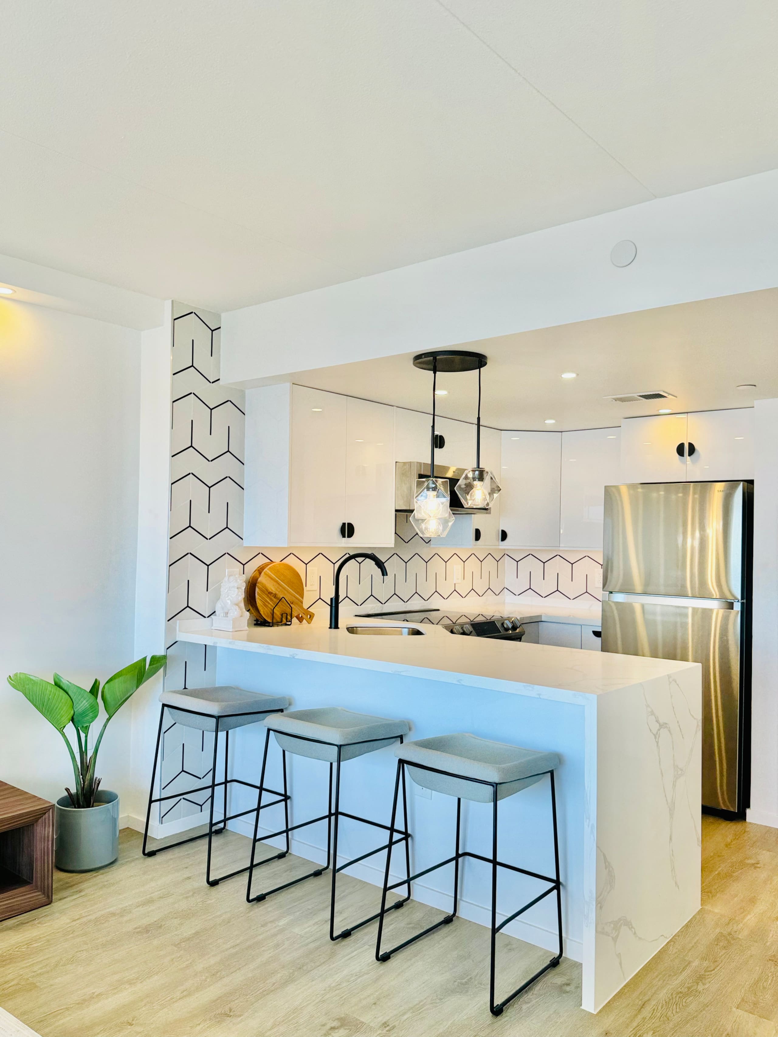 Condo in Honolulu · ★4.97 · 1 bedroom · 2 beds · 1 shared bath - Image 32