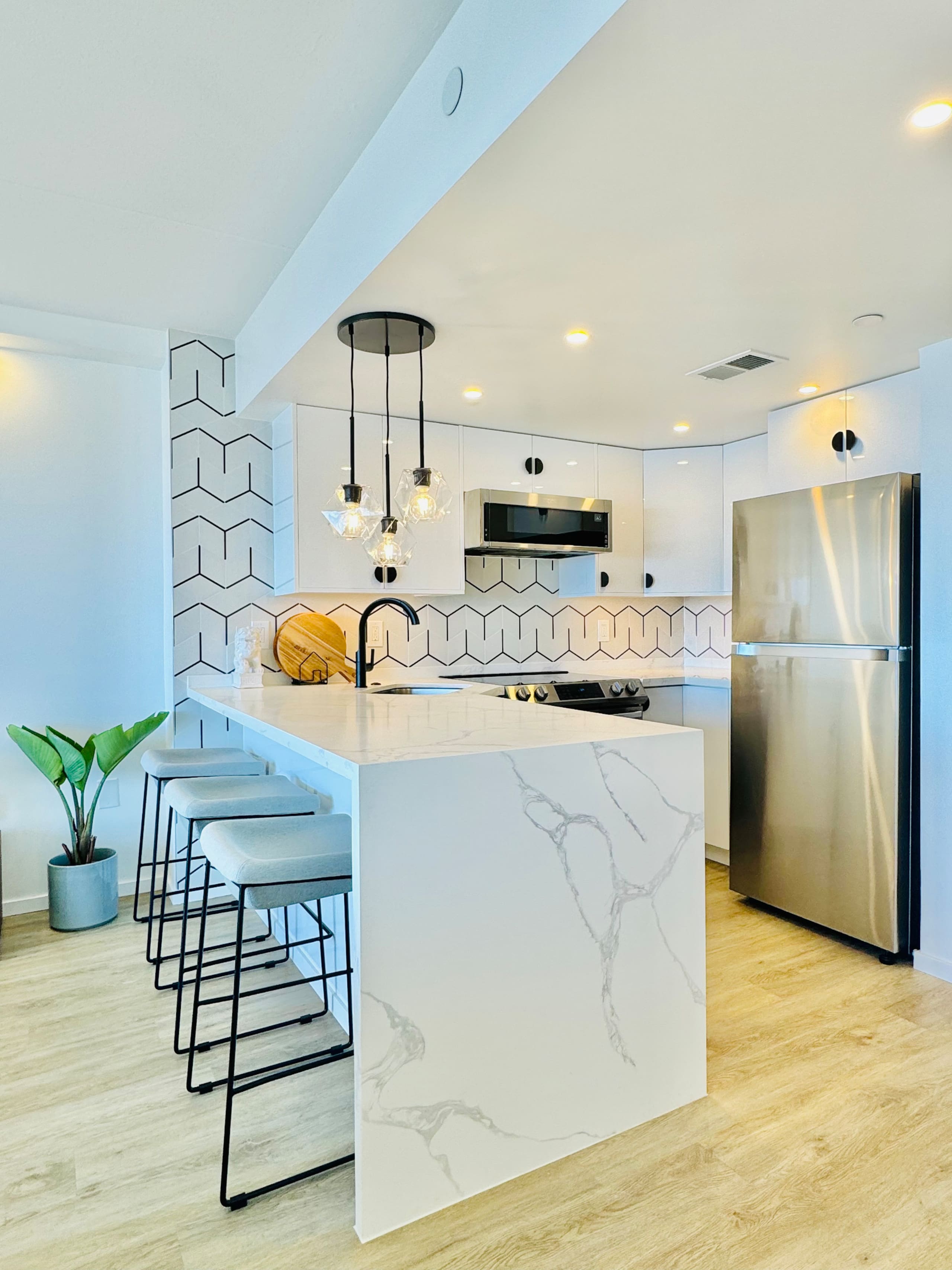 Condo in Honolulu · ★4.97 · 1 bedroom · 2 beds · 1 shared bath - Image 29