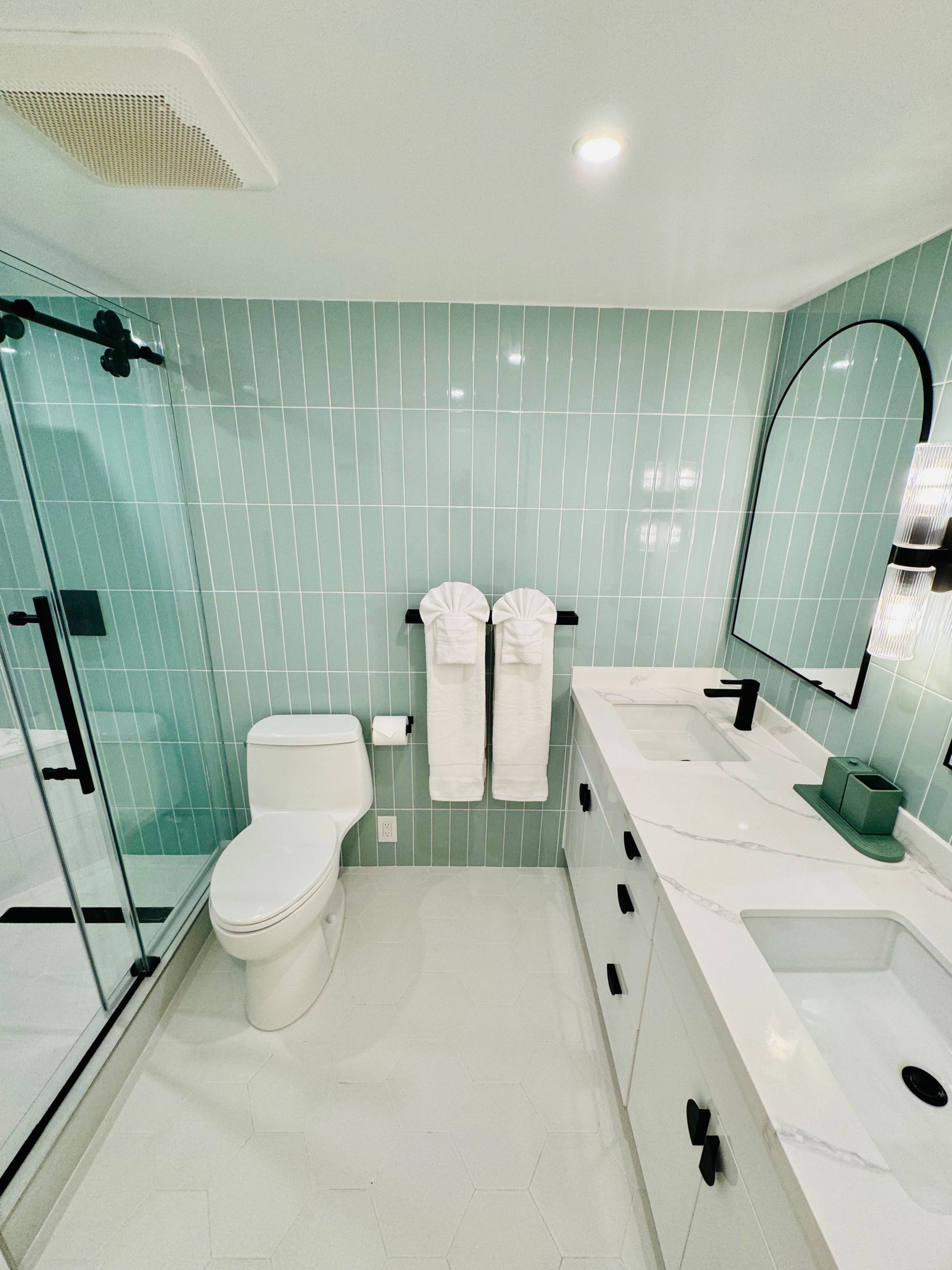 Condo in Honolulu · ★4.97 · 1 bedroom · 2 beds · 1 shared bath - Image 21