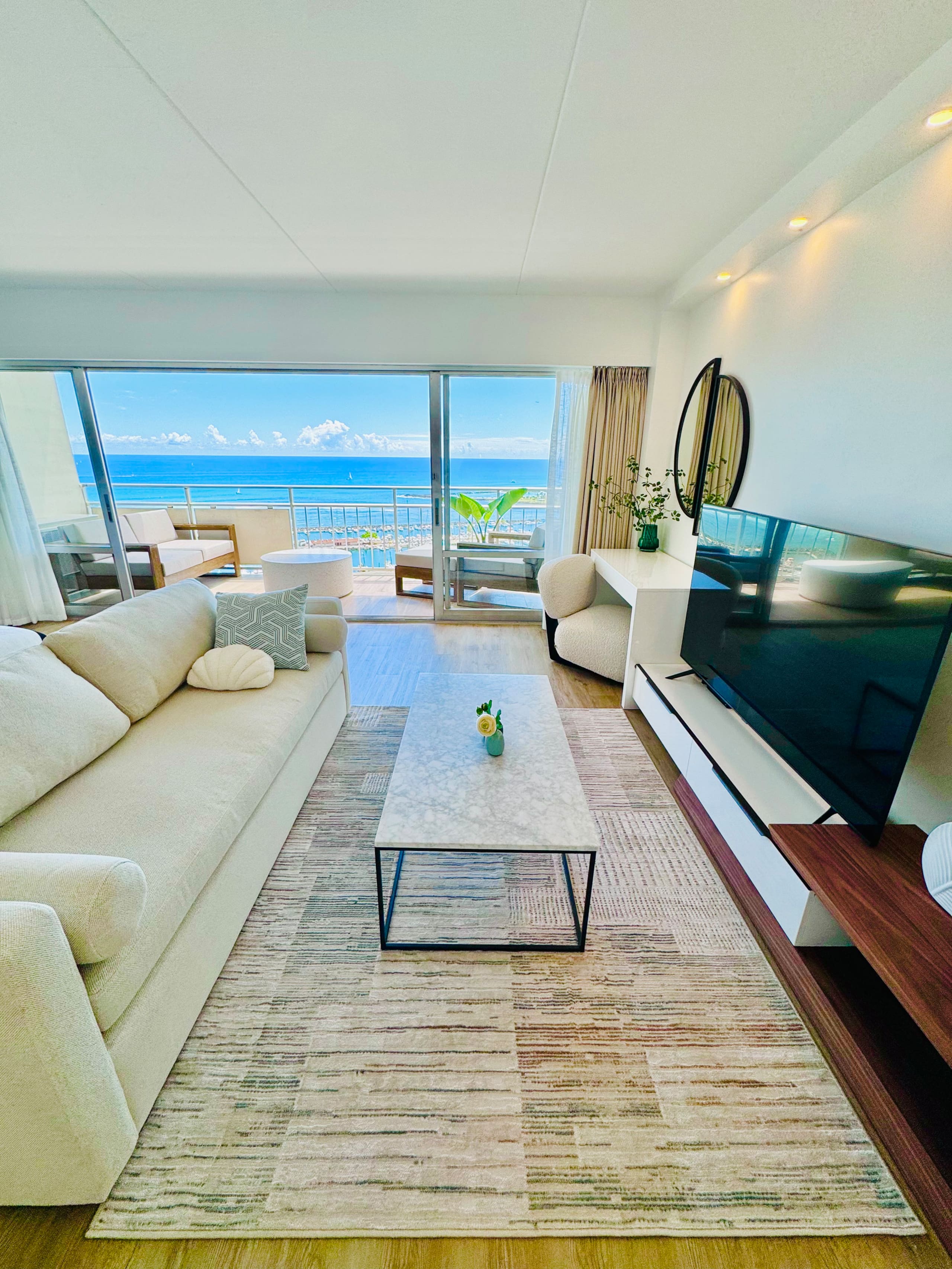 Condo in Honolulu · ★4.97 · 1 bedroom · 2 beds · 1 shared bath - Image 14