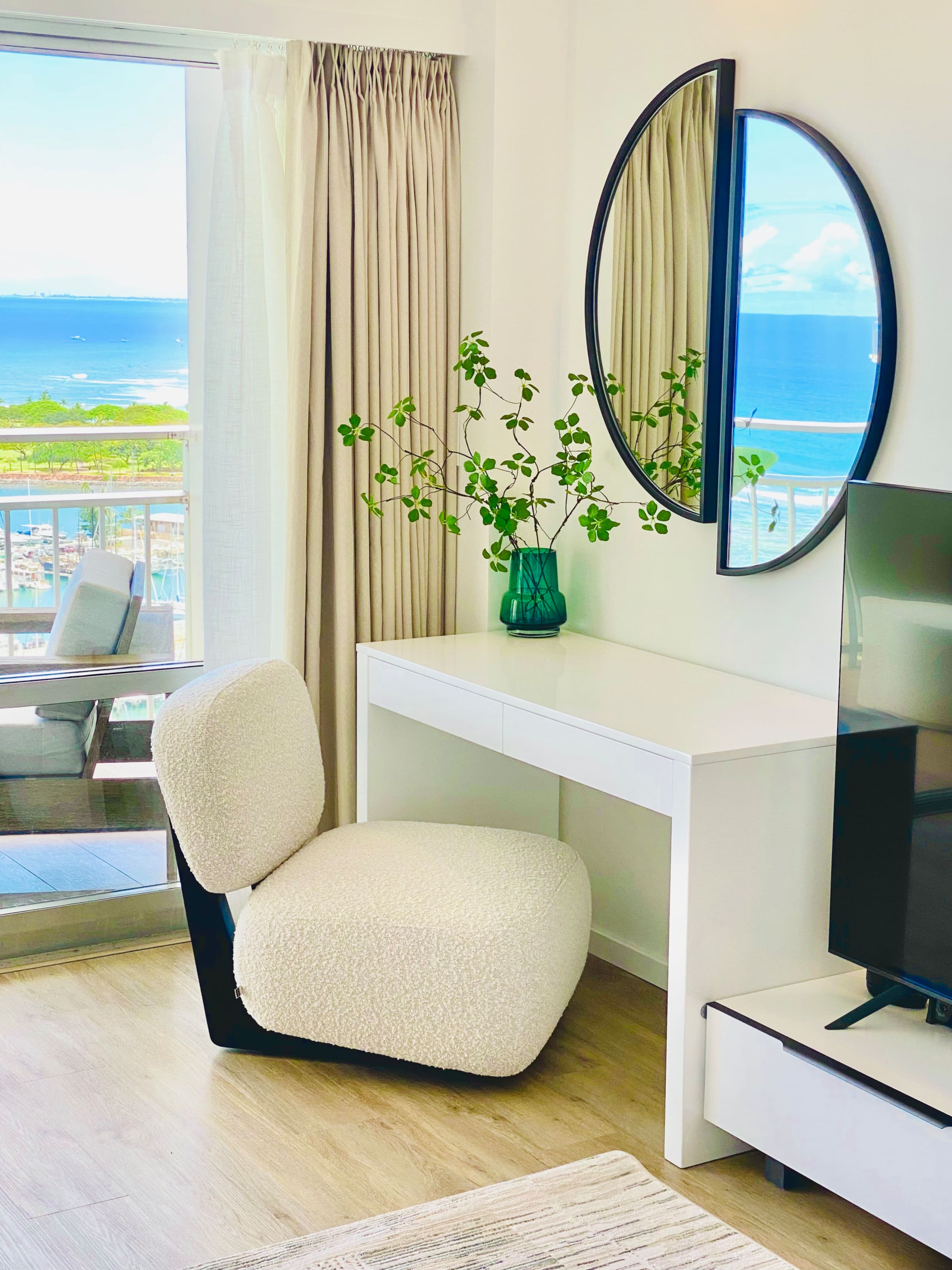 Condo in Honolulu · ★4.97 · 1 bedroom · 2 beds · 1 shared bath - Image 11