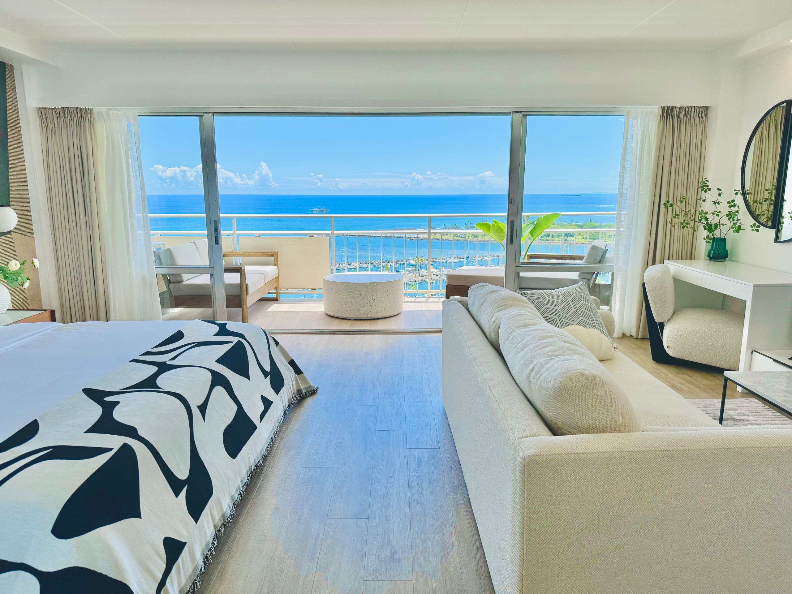 Condo in Honolulu · ★4.97 · 1 bedroom · 2 beds · 1 shared bath - Image 13
