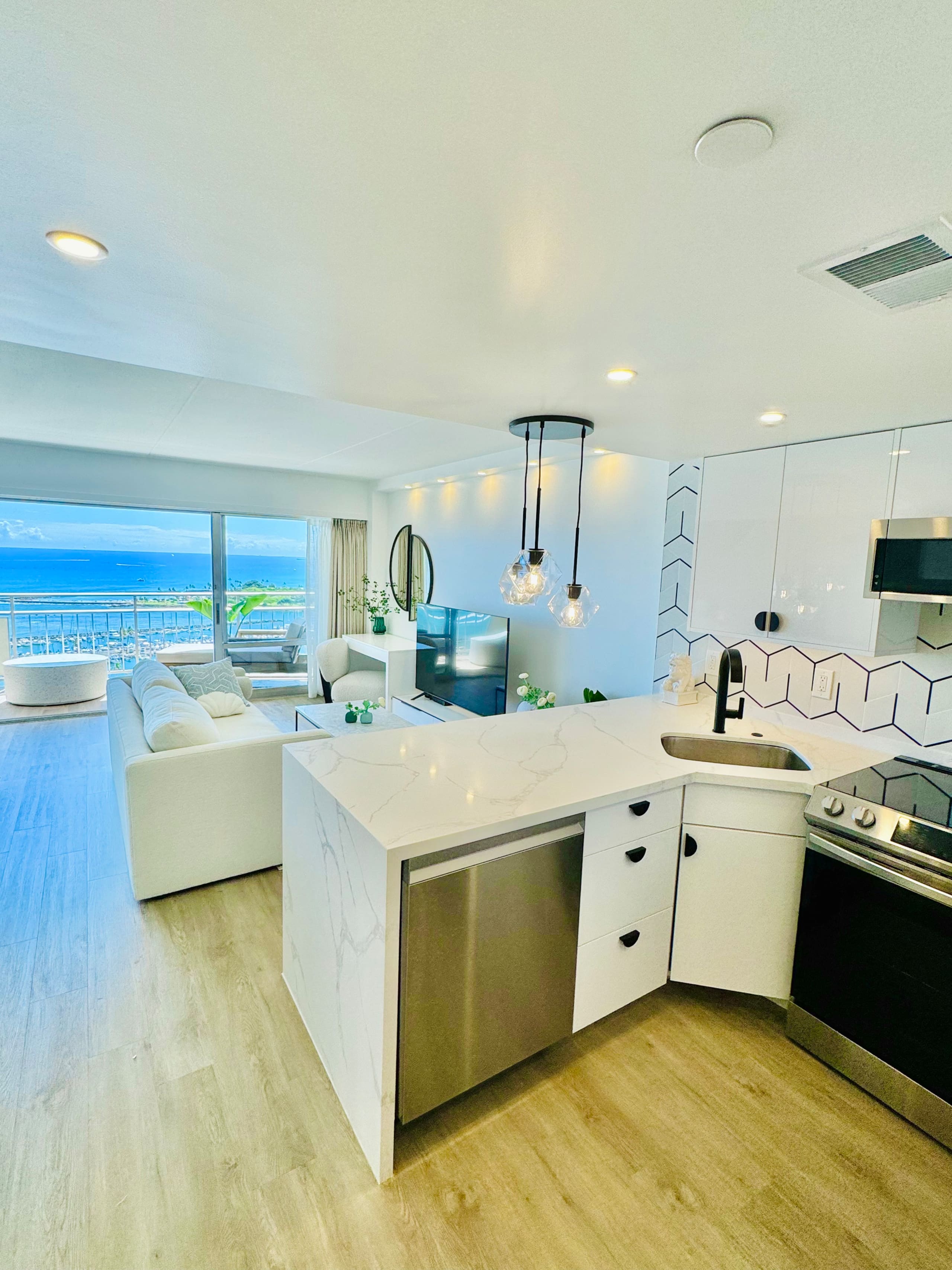 Condo in Honolulu · ★4.97 · 1 bedroom · 2 beds · 1 shared bath - Image 30