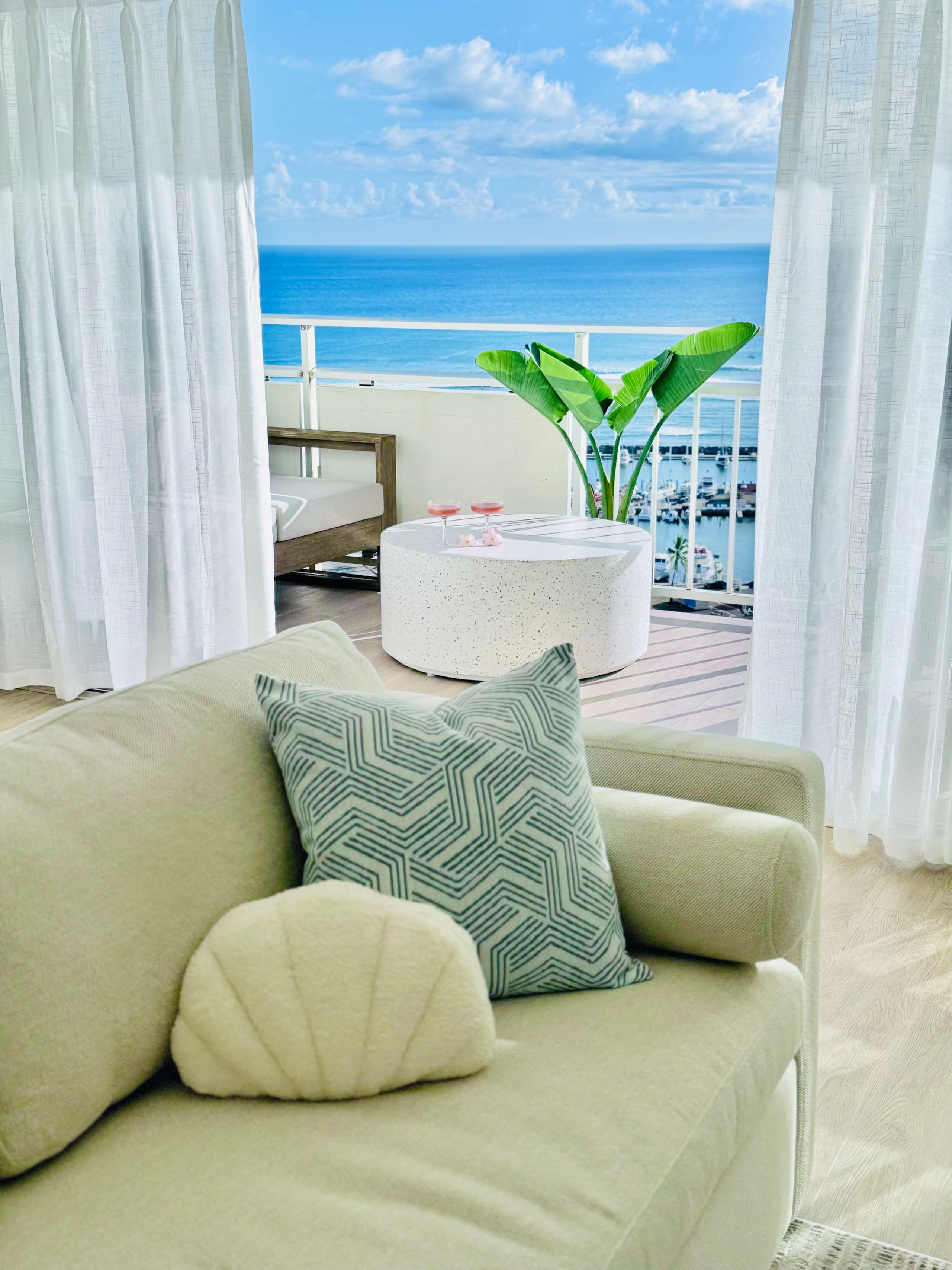 Condo in Honolulu · ★4.97 · 1 bedroom · 2 beds · 1 shared bath - Image 16