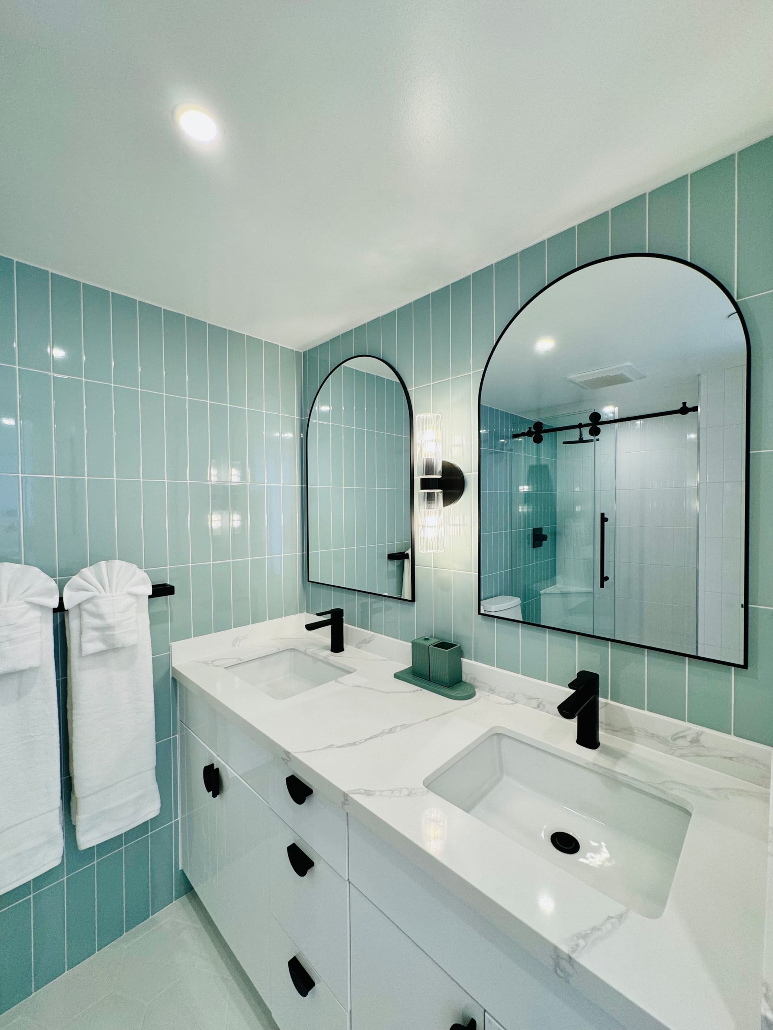 Condo in Honolulu · ★4.97 · 1 bedroom · 2 beds · 1 shared bath - Image 23