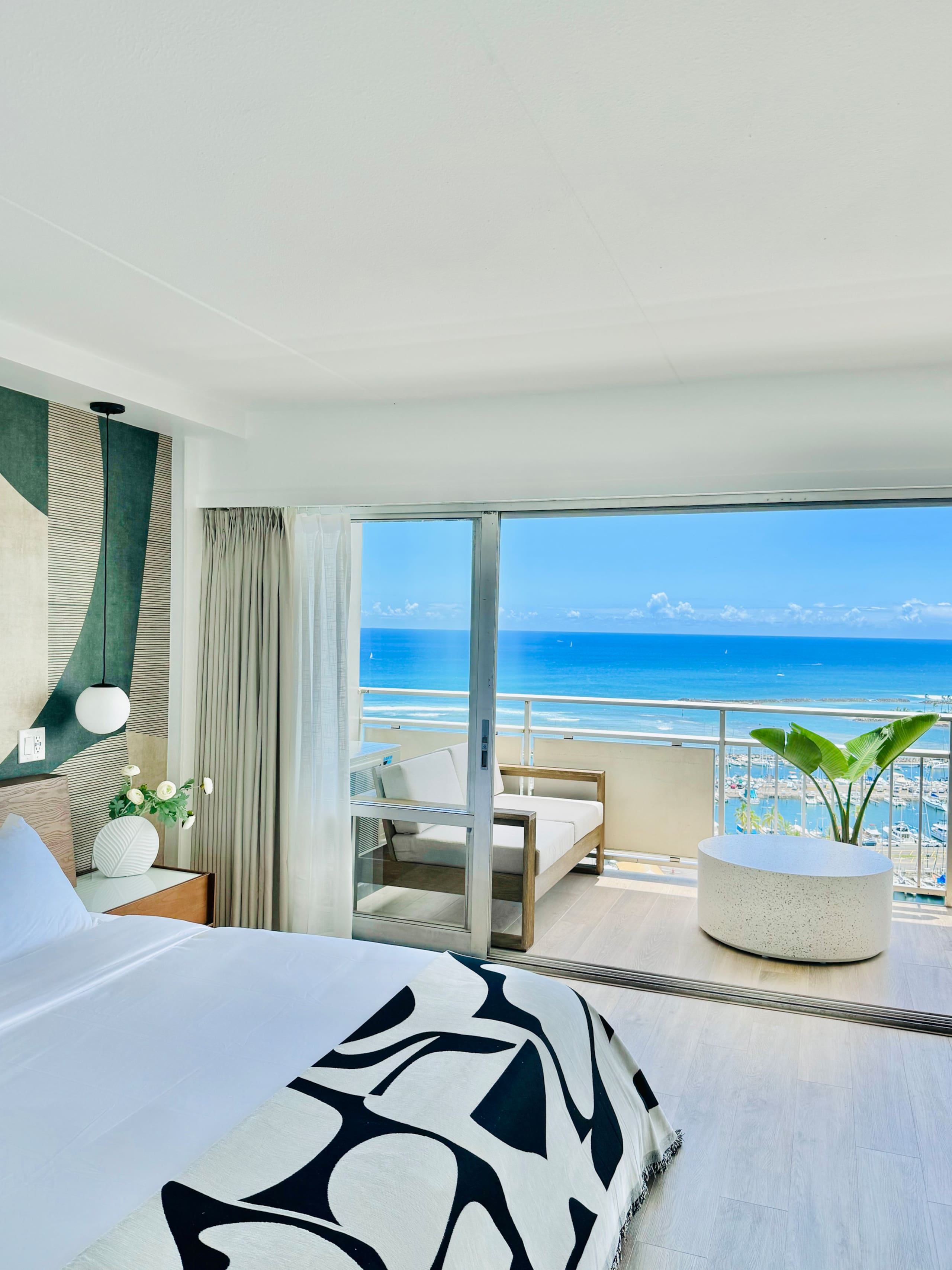 Condo in Honolulu · ★4.97 · 1 bedroom · 2 beds · 1 shared bath - Image 6