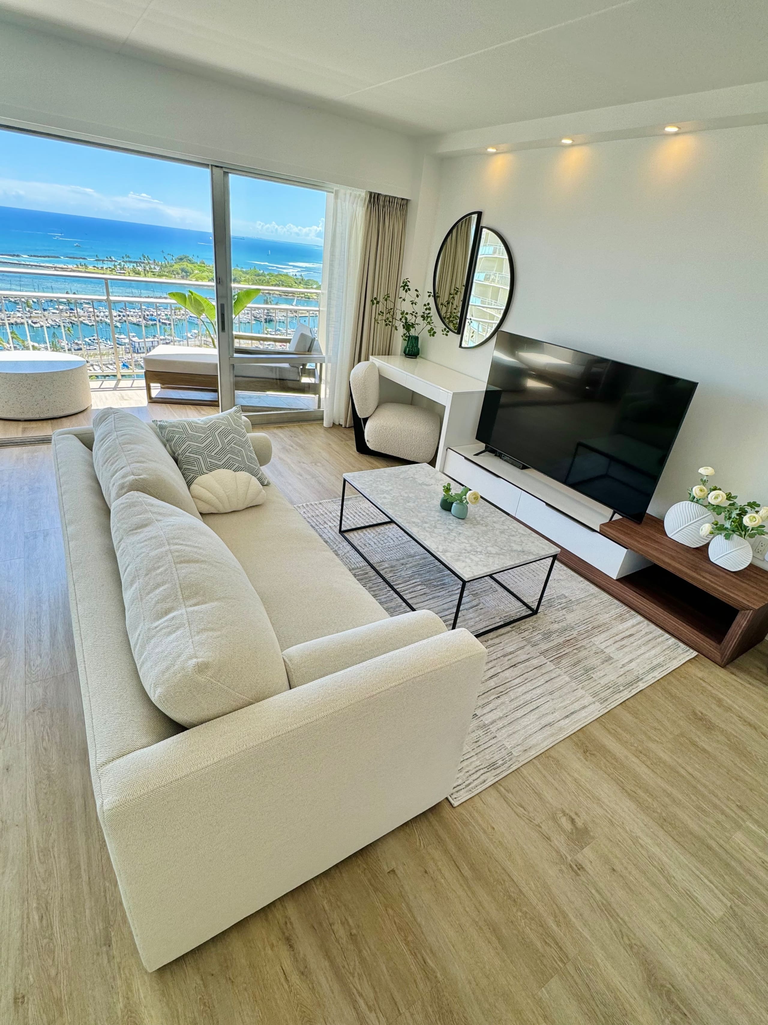 Condo in Honolulu · ★4.97 · 1 bedroom · 2 beds · 1 shared bath - Image 15