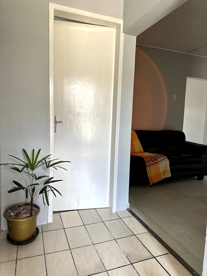 Casa 2 Quartos Aconchegante Em Local Tranquilo. - Curitiba