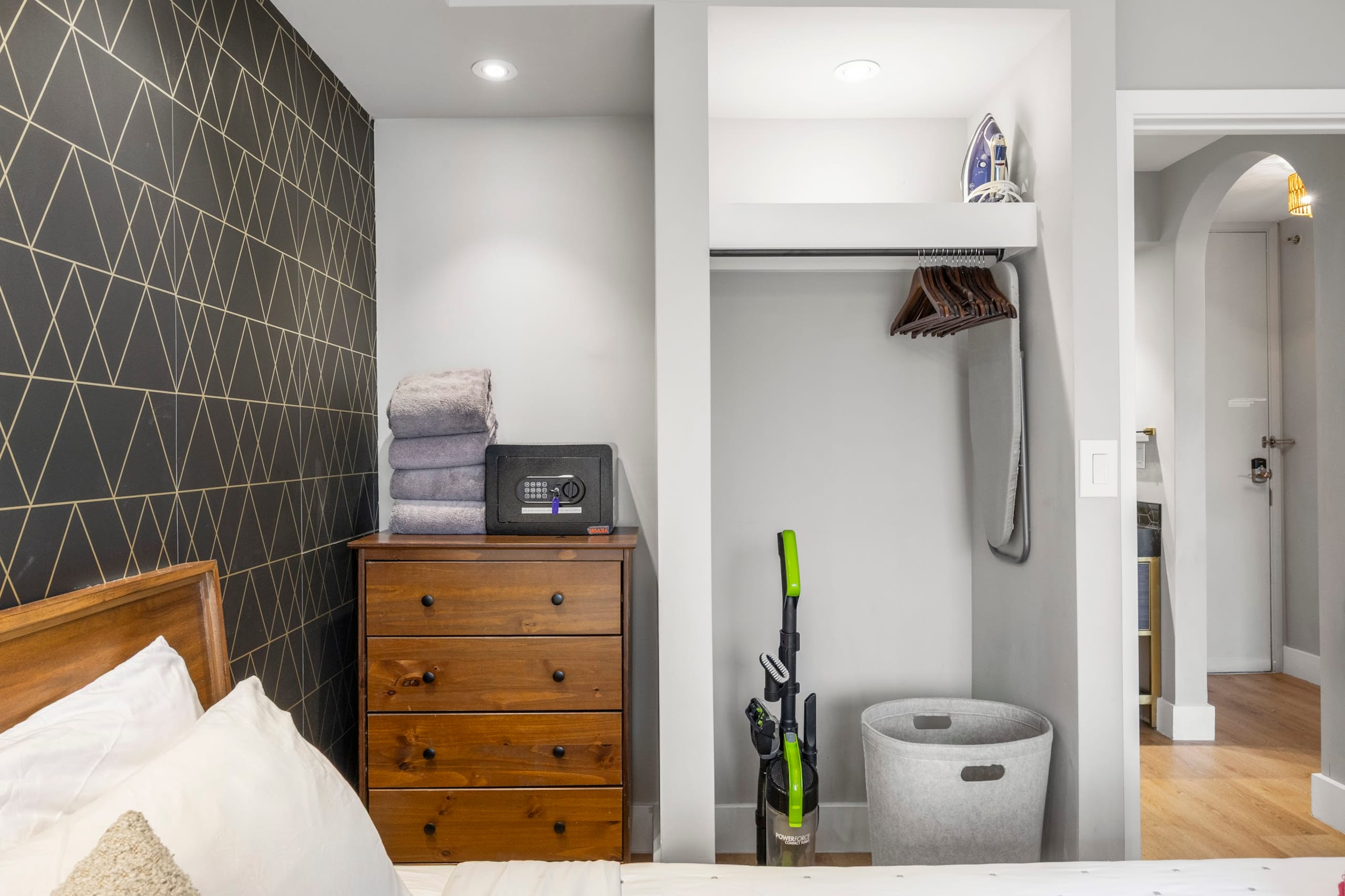 25F-Stunning & Upscale-Mountain View-1BR/Parking! - Image 31