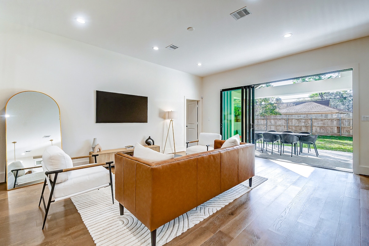 Popular Airbnb listing: Houston 4BR: Modern, Spacious & Fun in Spring Branch West