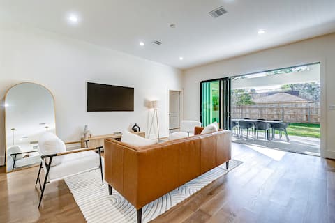 Popular Airbnb listing: 4BR Luxe Houston Home with Outdoor Fun in Spring Branch West