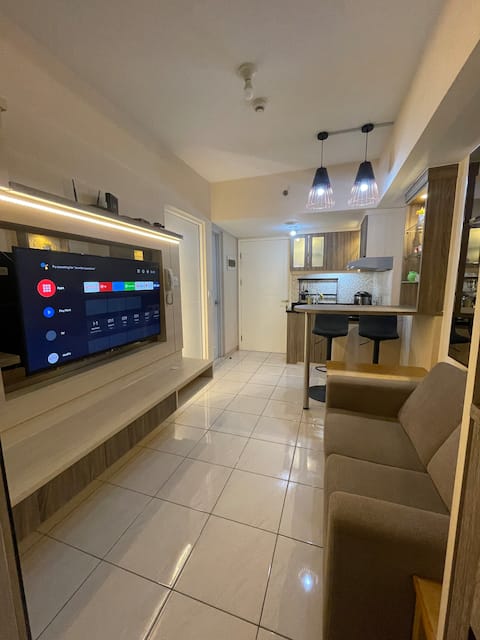 Clean & Homey 2BR Pool View Springlake Summarecon