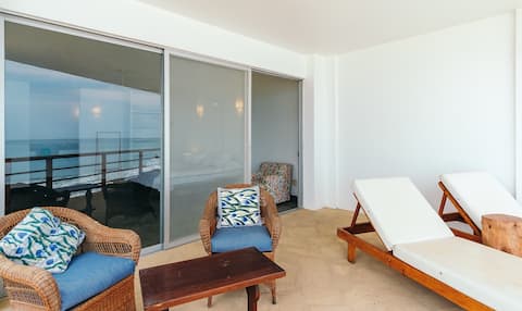 Popular Airbnb listing: Marmot Moonset Suite, on the beach, the little pools in Máncora